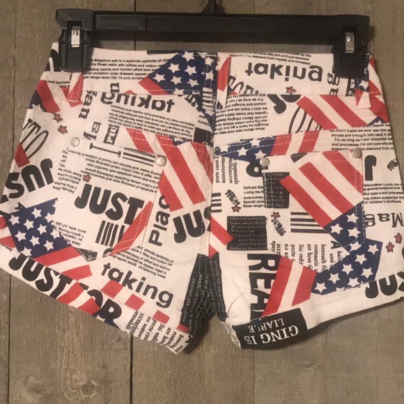 Flag Print Shorts - Picture 15 of 16